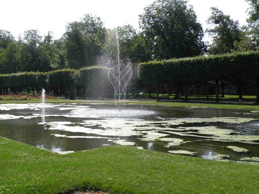  fontaine dans le parc du château